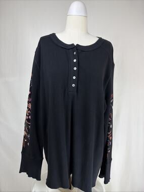 NWT Caite "Minnie" Black Embroidered Floral Detail Thermal Top 2X #0704